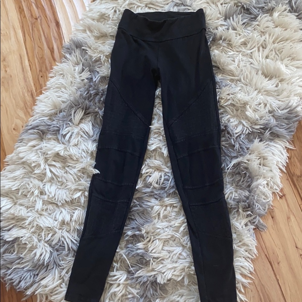 Light acid wash leggings